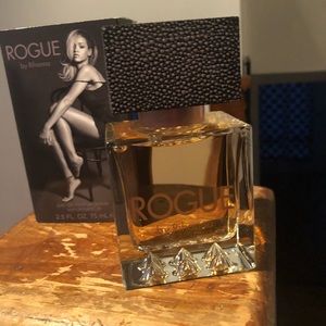 Rihanna perfume